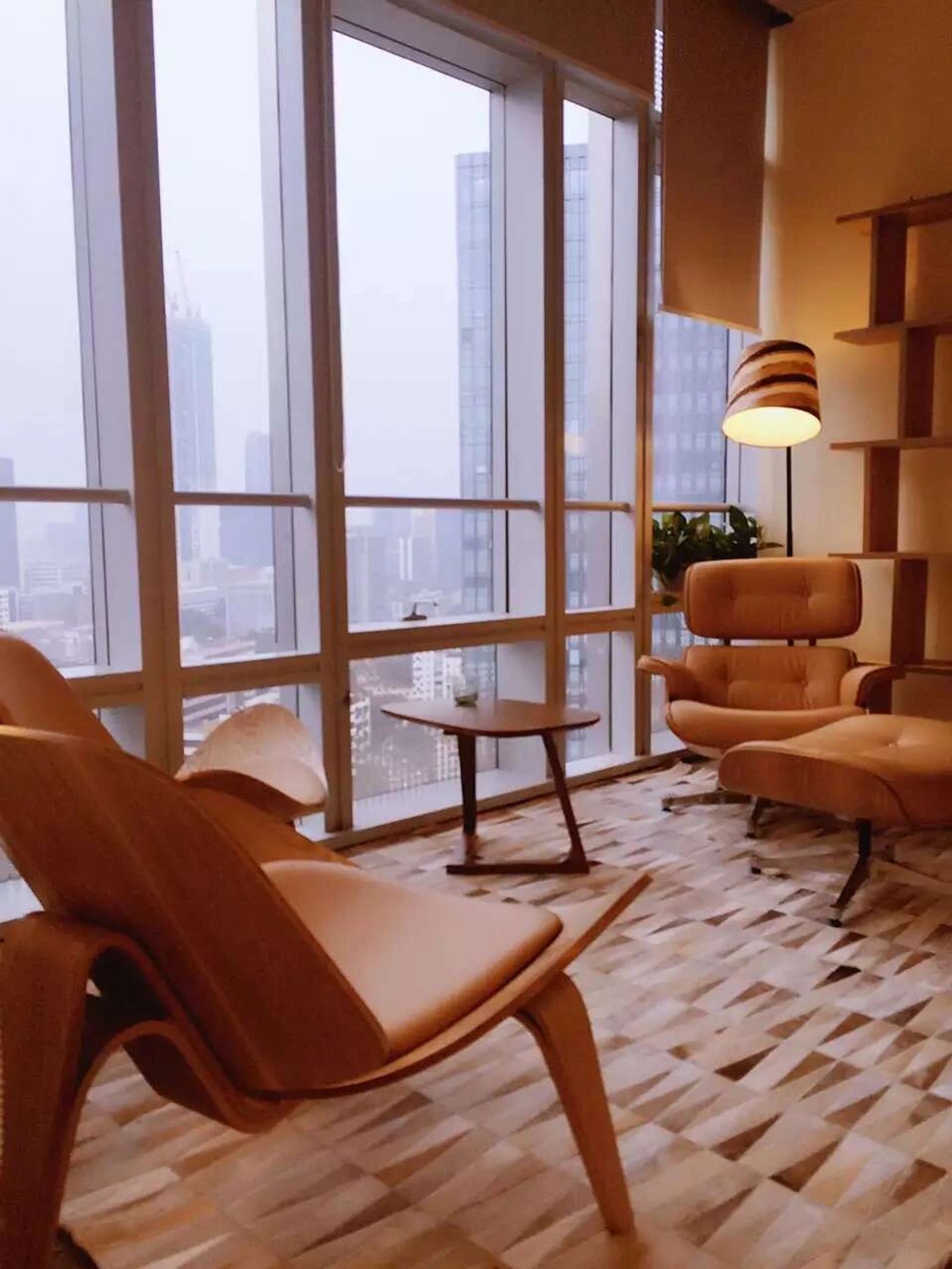 Lounge by the glass
